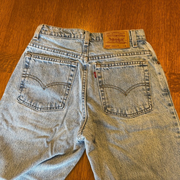 Levi's Women's High-Rise Jeans — Light Blue and Pale Blue Washes - Picture 9 of 11